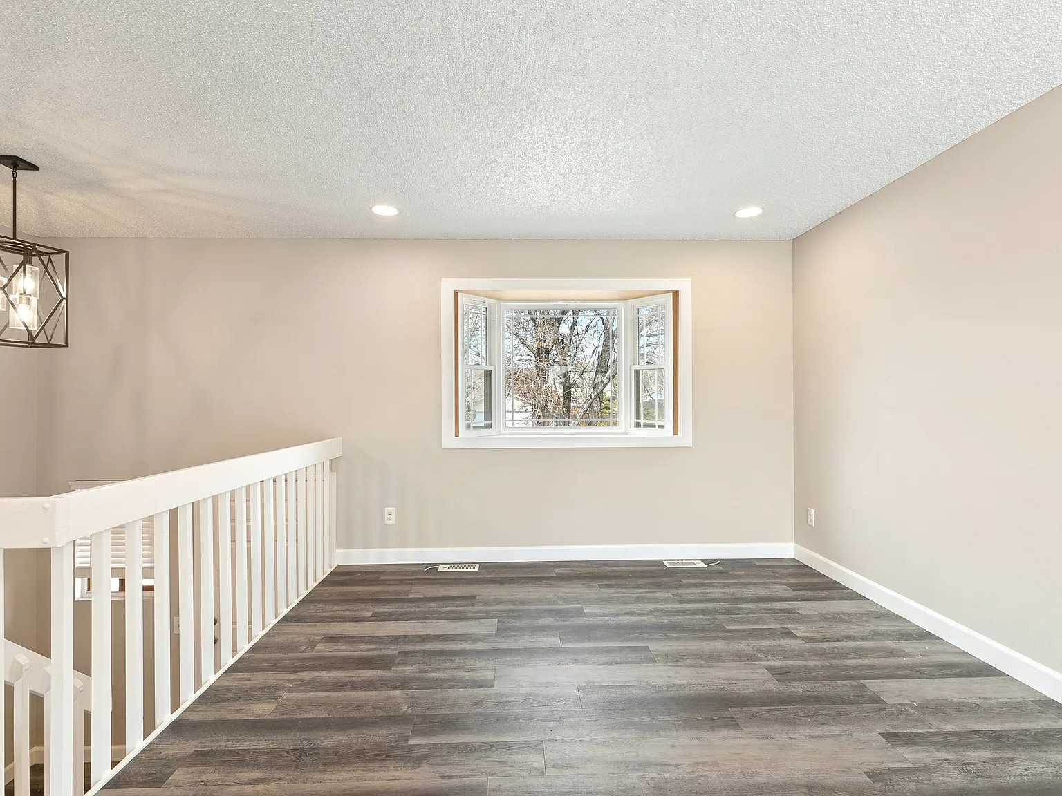 4 bed, 1728 sqft, $2,300 — Photo 3