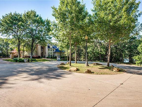 3rd image of 22 Shorehaven Ln