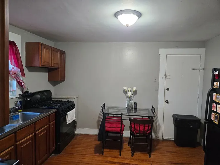 144-146 Mapes Ave #3 — Photo 7