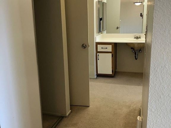 4th image of 725 Essex Ct APT 294