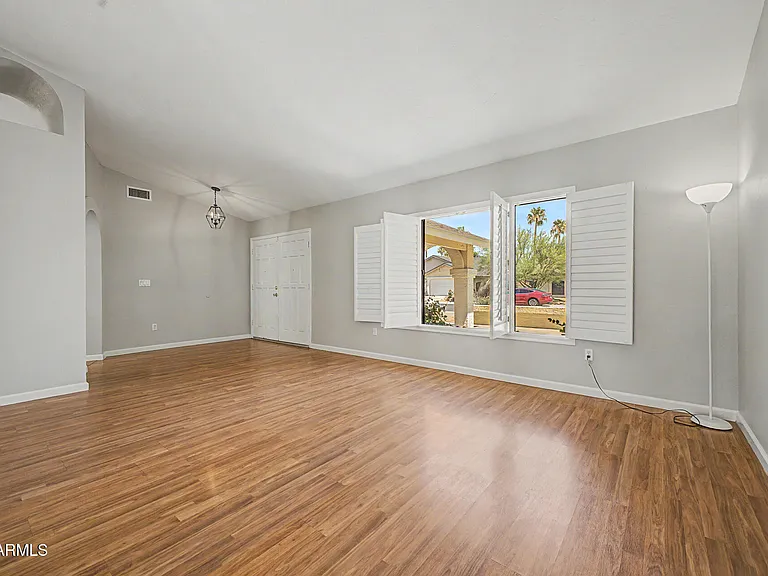 5731 E Marilyn Rd — Photo 5