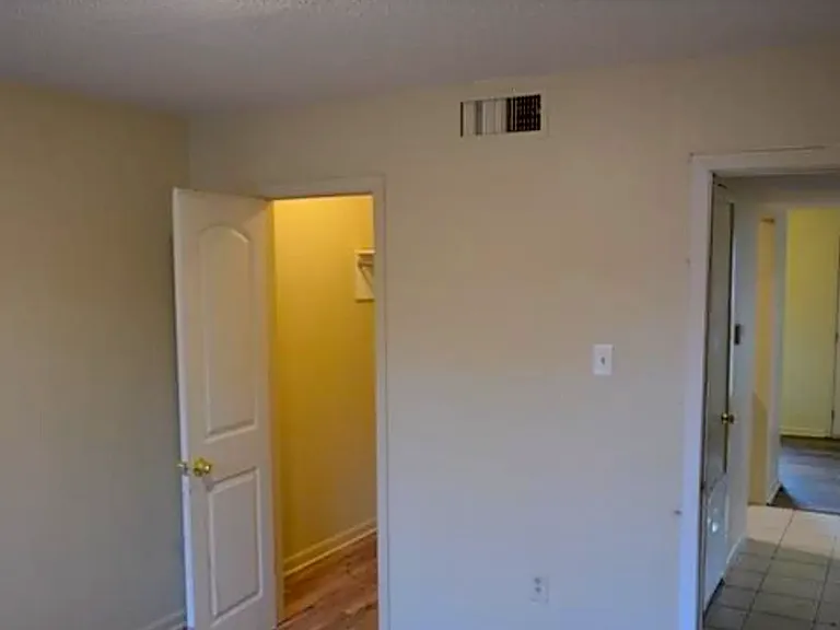4554 Y A Tittle Ave — Photo 5