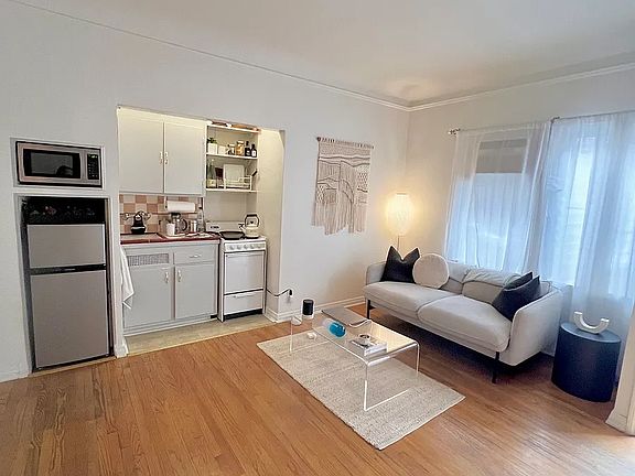 3rd image of 447 N Curson Ave #445