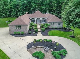 9209 Amber Wood Dr, Kirtland, OH 44094