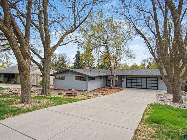 1916 S Austin Dr, Sioux Falls, SD 57105