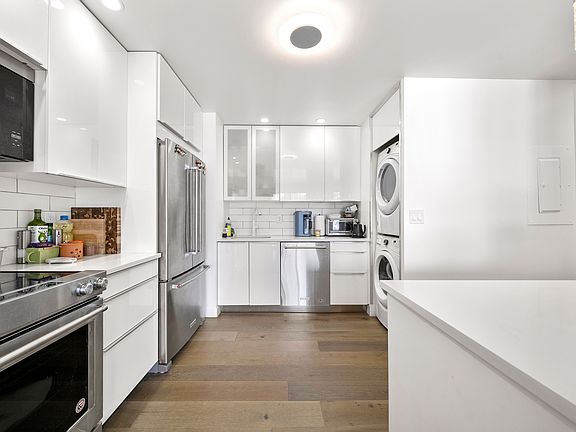 Kitchen with Washer & Dryer