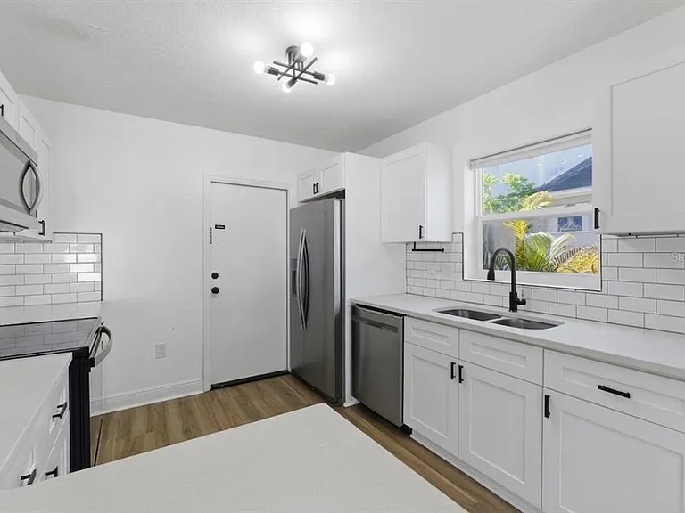 7005 N Duncan Ave #A — Photo 5