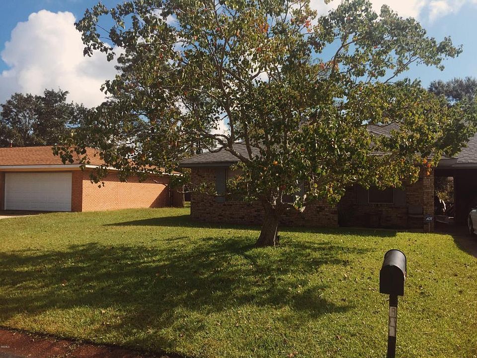 2nd image of 826 Lakewood Pl
