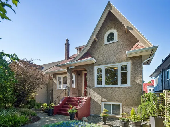 2211 Parker St, Vancouver, BC V5L 2L8