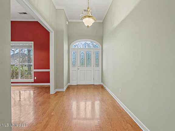 4th image of 655 Long St