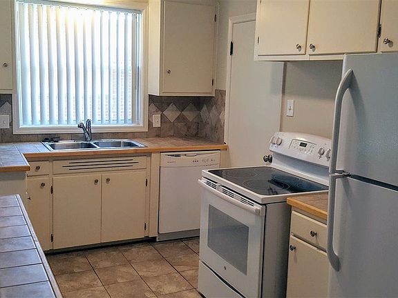 5th image of 20600 Woodmont St