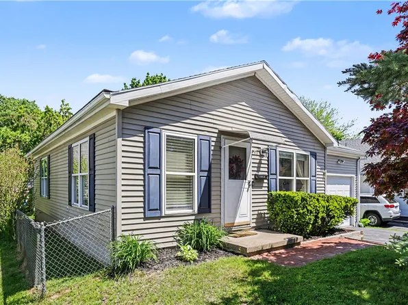 98 Dewberry Dr, Rochester, NY 14622