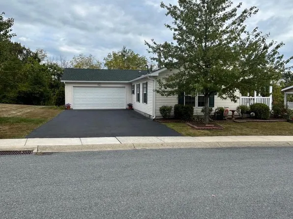 94 Random Rd, Douglassville, PA 19518