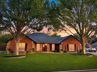 413 Flagstone Dr, Burleson, TX 76028