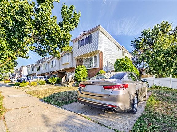4th image of 224 Kirshon Ave