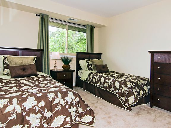 2nd bedroom