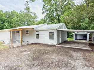 711 Park City Rd, Rossville, GA 30741