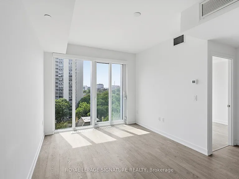 50 McCaul St #917 — Photo 8