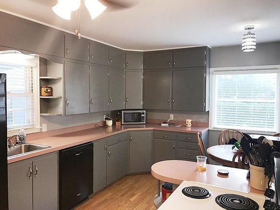 2nd image of 1005 L Ave
