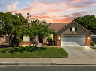 916 W Windsor Dr, Hanford, CA 93230