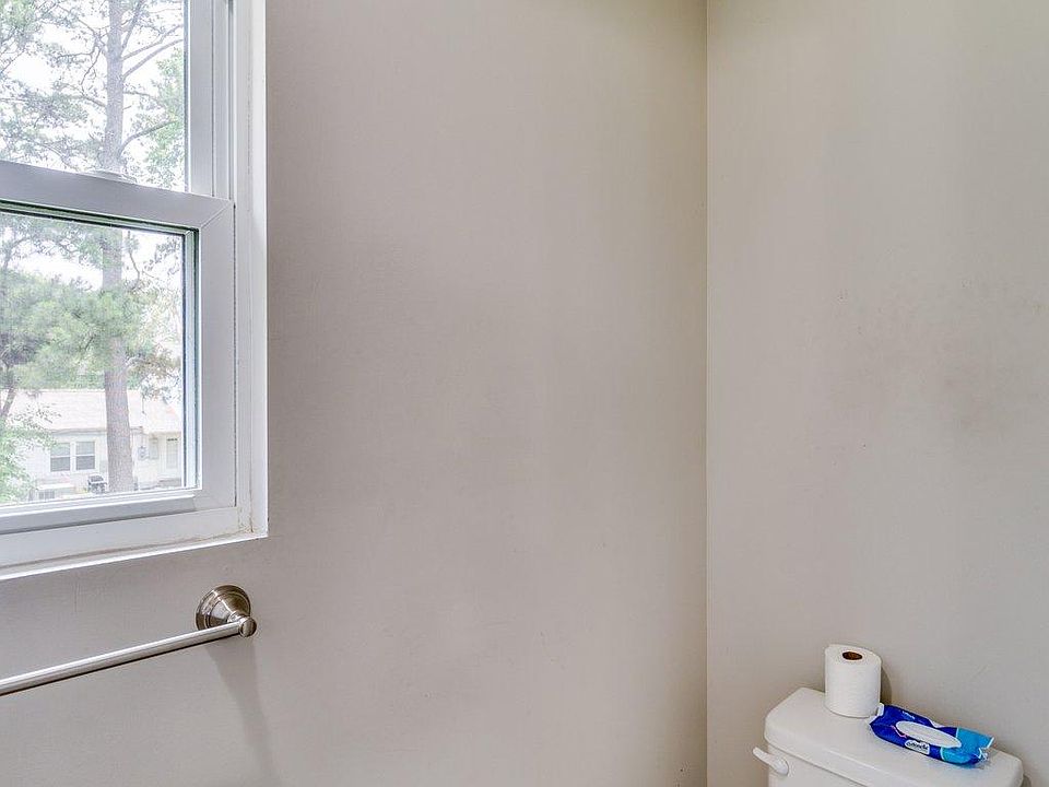 1st image of 402 Biltmore Pl
