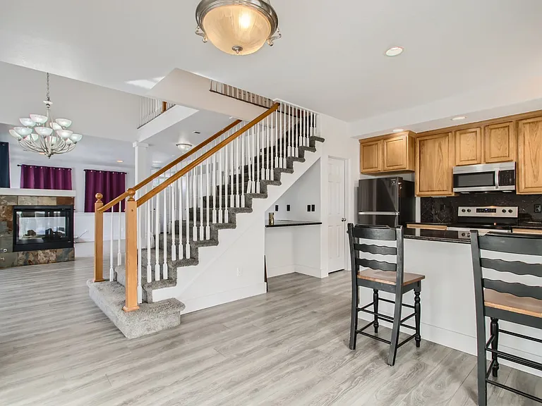 799 Martin Dr — Photo 13
