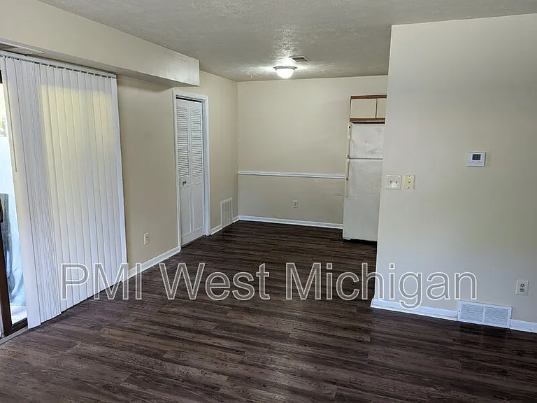 6054 In The Pines Dr SE — Photo 5