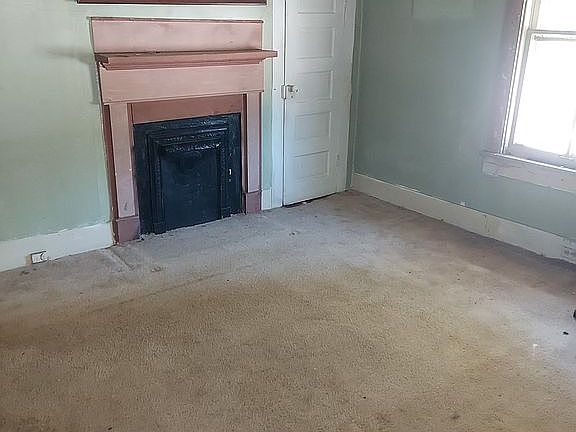5th image of 601 S Main St