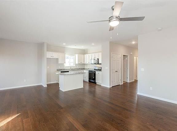 5th image of 7823 NW 124th St