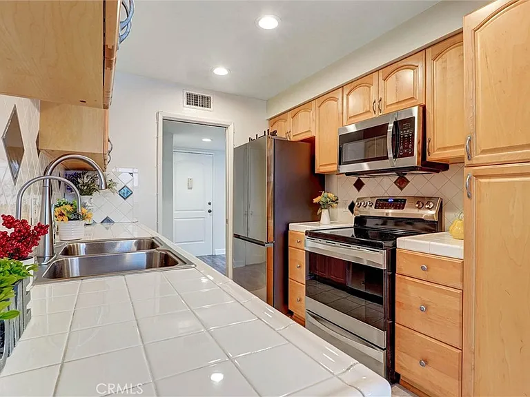 4637 Willis Ave #110 — Photo 16