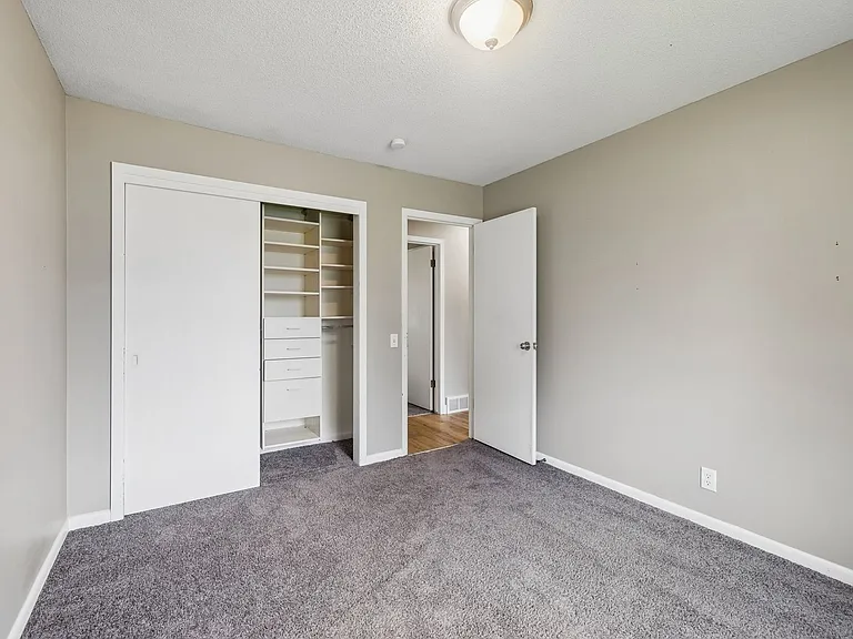 1632 Dodge St — Photo 9