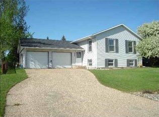 2424 Academy Rd, Minot, ND 58703