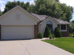 117 Applewood Ct, Council Bluffs, IA 51503