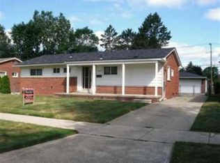 9025 Shannon Dr, Sterling Heights, MI 48314