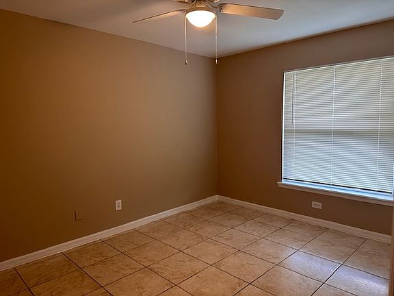 4th image of 436 Loretta Ave S