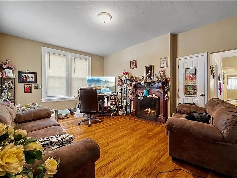 32 Warren St #1 — Photo 5
