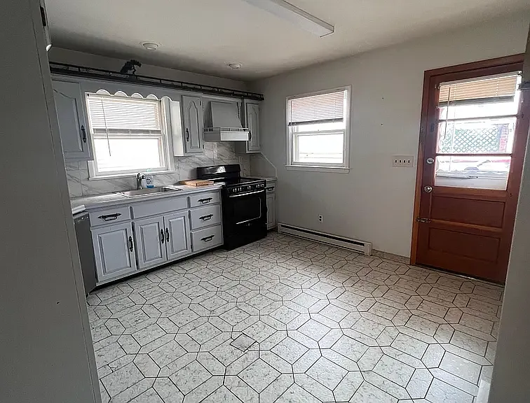 73-75 Maple St #1 — Photo 8
