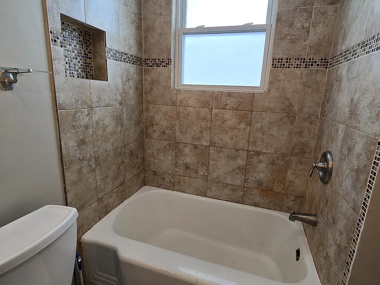 825 Southern Ave — Photo 13