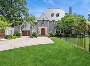 615 Essex Rd, Kenilworth, IL 60043