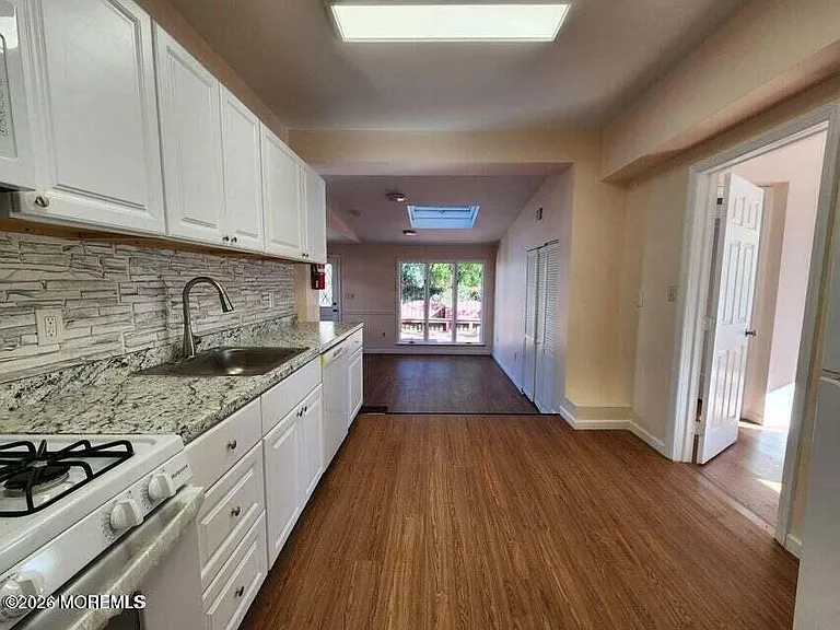 225 Shore Blvd #A — Photo 10