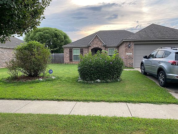 2nd image of 1444 S Blue Willow Ave