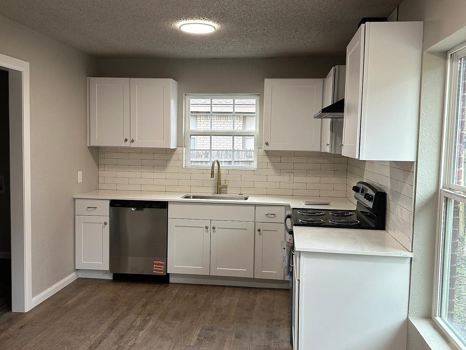 2 bed, 995 sqft, $1,350 — Photo 1