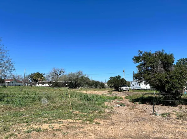 1114 Diaz Ave, Zapata, TX 78076
