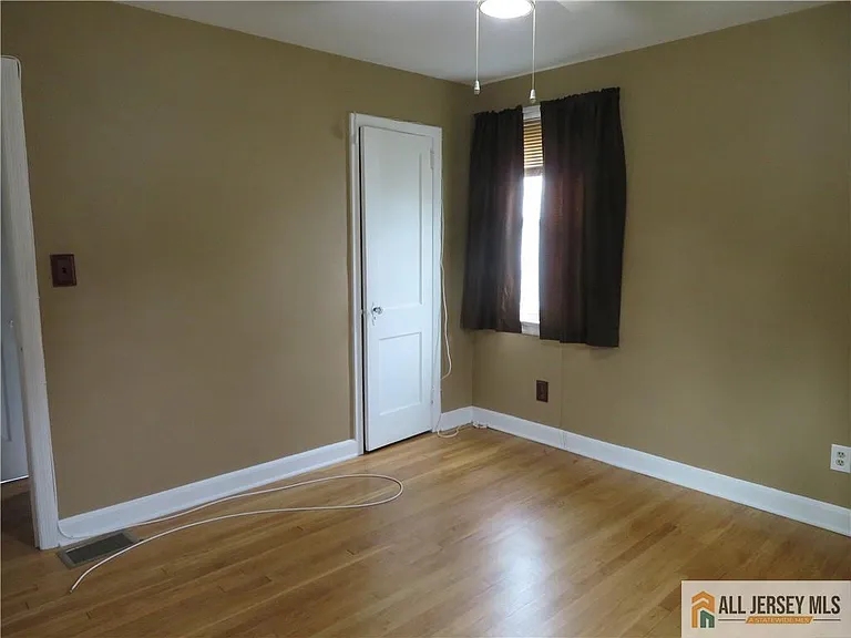 52 Avenel St — Photo 9