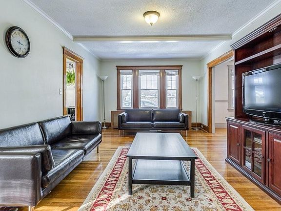 3rd image of 115 Gilbert St