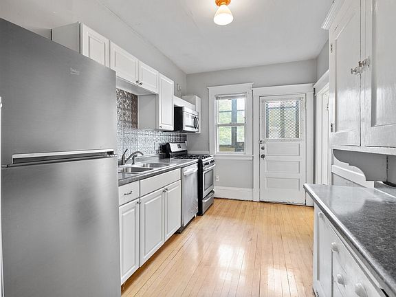 3rd image of 1849 Portland Ave S #1