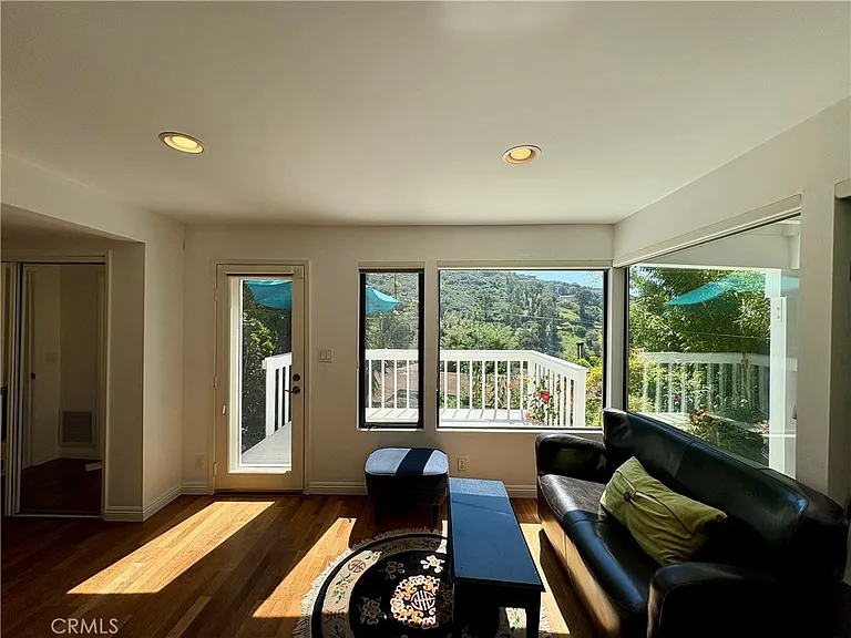 1033 Eastman Way — Photo 1