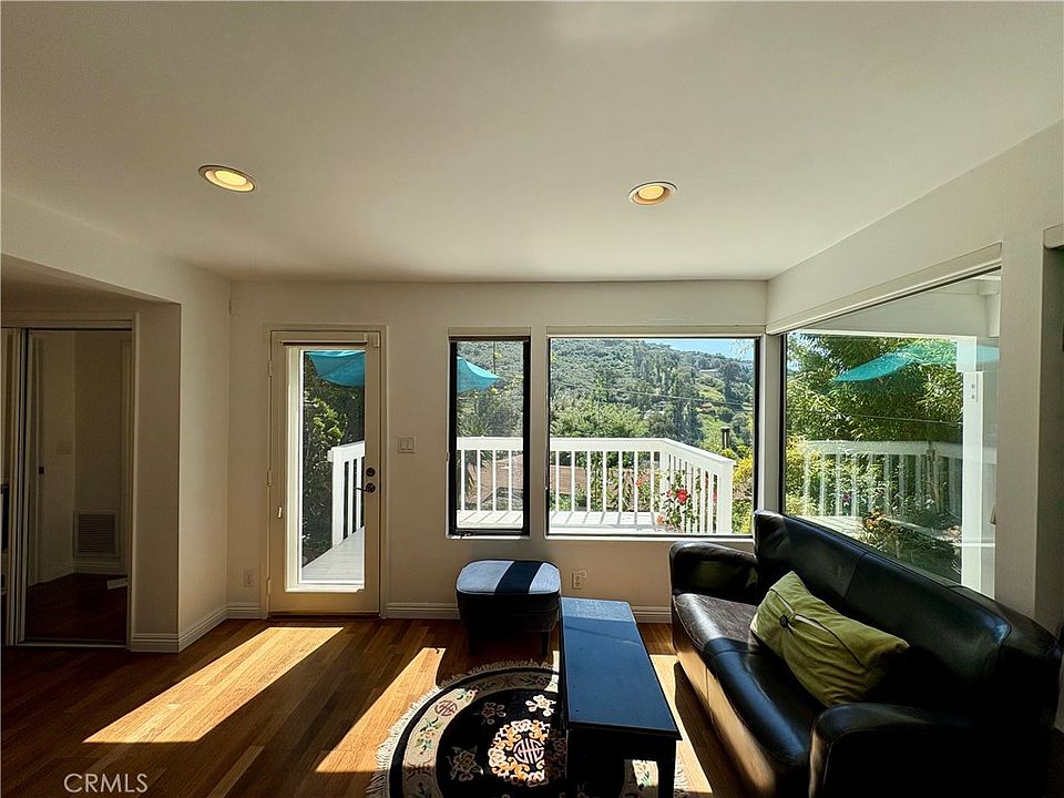 1st image of 1033 Eastman Way