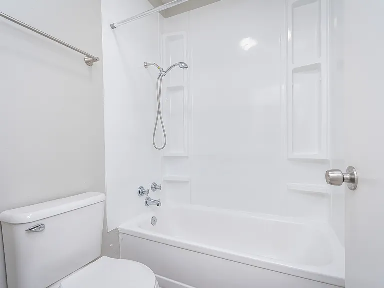 1 Bedroom Bathroom