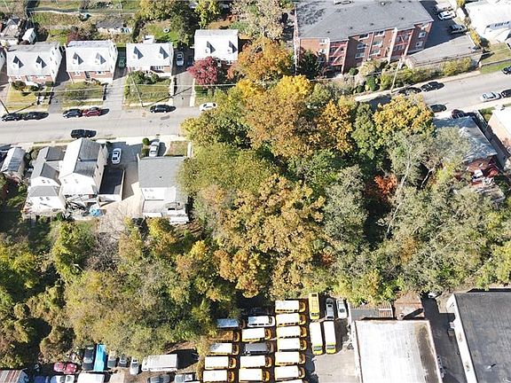 5th image of 246 Woodland Ave